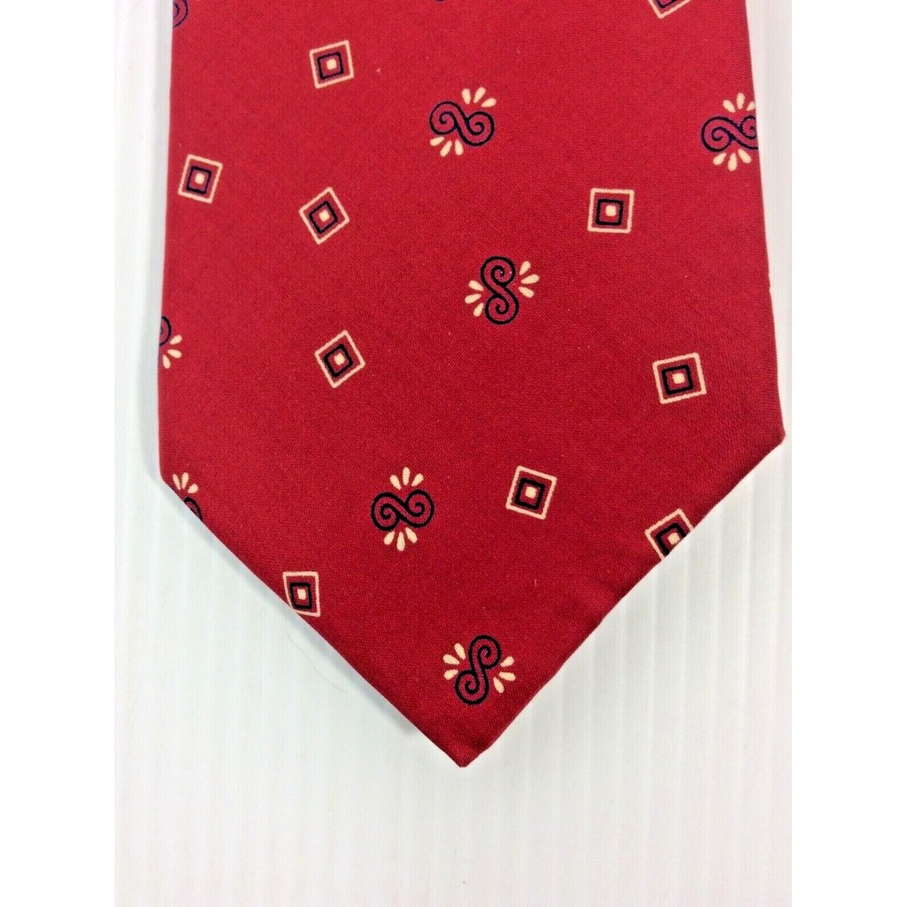 Claiborne Mens Tie 3.5 in W x L 57 Silk Burgundy Red Black White Geometric